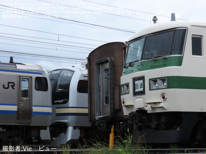 【JR東】クモヤ143の牽引で最後のE217系となるE217系クラY-101編成+Y-102編成 長野総合車両センターで構内入換