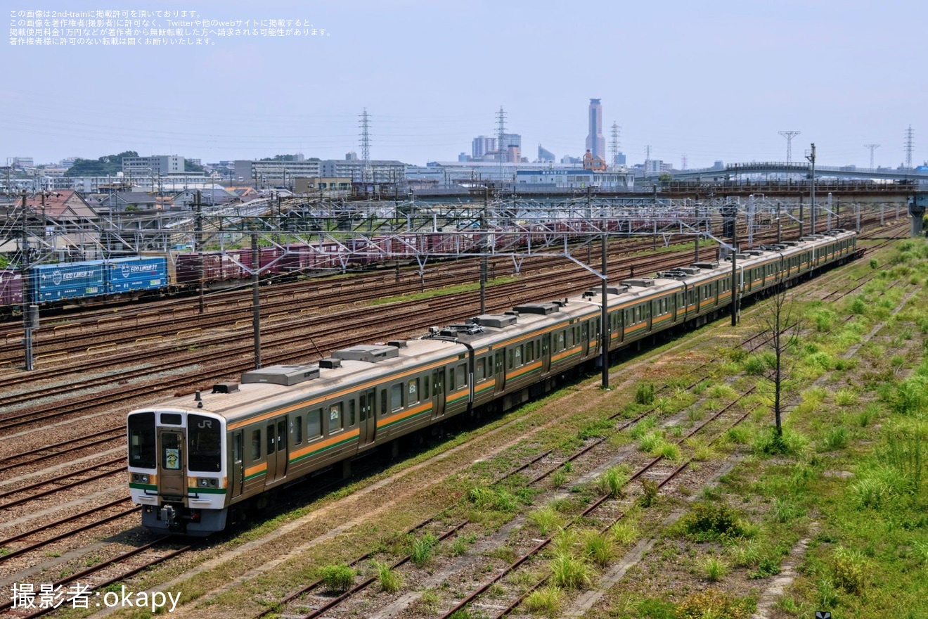【流鉄】元JR東海の211系GG9+GG8+GG6+GG5編成へ流鉄のステッカーが貼られるの拡大写真