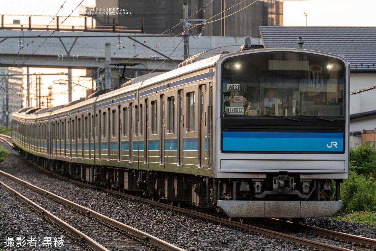 【JR東】205系M19編成が故障のためM13編成に救援され8両編成で回送の拡大写真