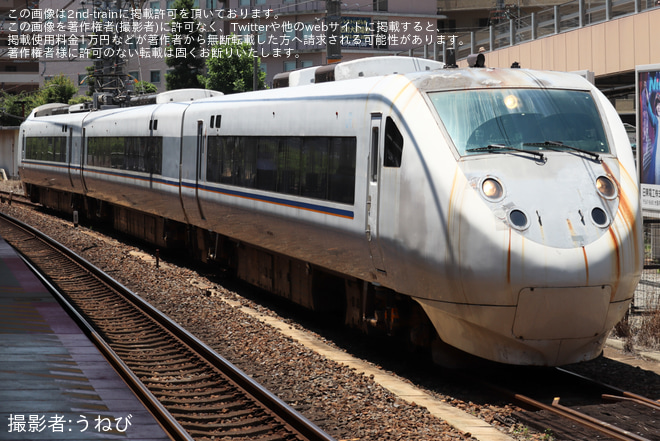 茨木駅で撮影された【JR西】681系V43編成 宮原操車場から向日町操車場へ回送