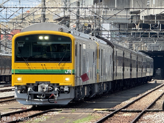 【JR東】GV-E197系TS08編成（2両編成）＋旧型客車5両＋12系2両が連結を不明で撮影した写真