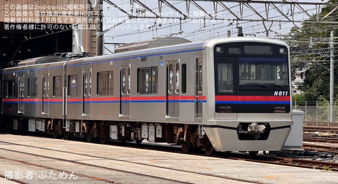 【京成】N800形N818Fが車庫から顔を出した状態に