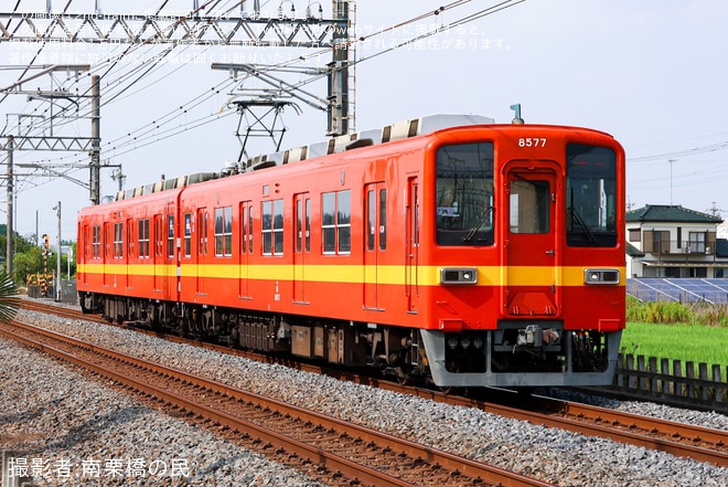 【東武】8000系(8500型)8577F (昭和30年代のリバイバルカラー) が南栗橋車両管区春日部支所へ返却回送を不明で撮影した写真