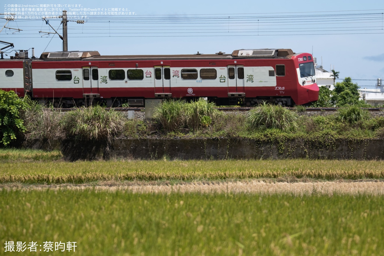 【台鐵】EMU700型EMC702を使用した新しい京急電鉄ラッピングが運行開始の拡大写真