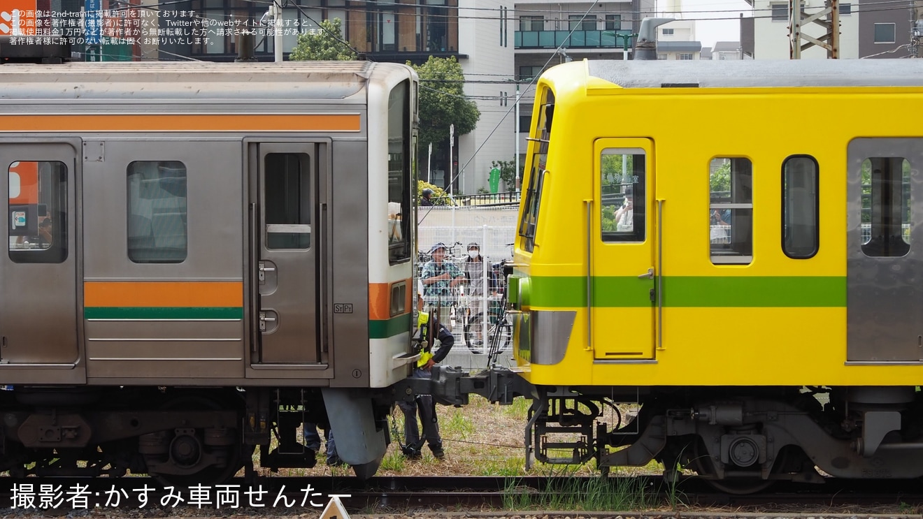 【流鉄】元JR東海の211系GG9編成が5000形「なの花」と連結の拡大写真