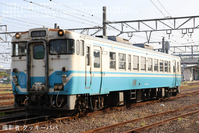 多度津駅で撮影された【JR四】キハ40-2148が検査のため多度津工場入場