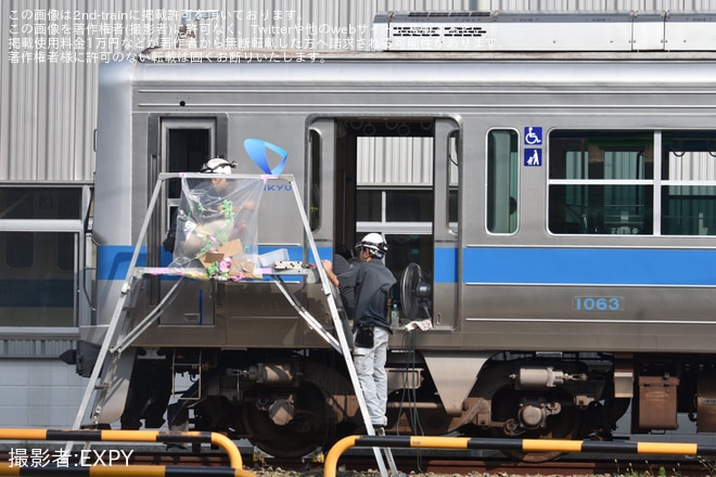 【小田急】ワンマン化工事中の1000形1063Fへ車外カメラの設置工事