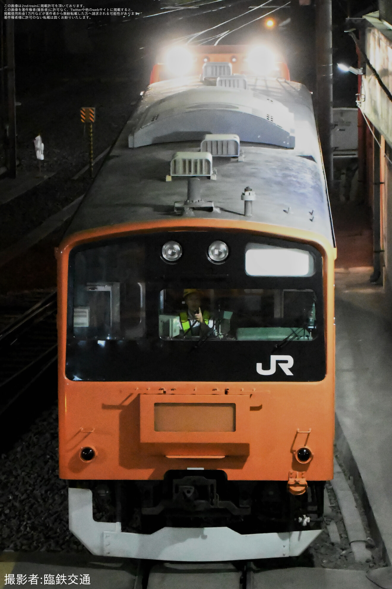 【JR東】クハ201-1が大宮総合車両センターで構内入換で顔が拝める状態にの拡大写真