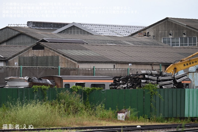 【JR東】209系トタ81編成のクハ208-1001が解体中を不明で撮影した写真
