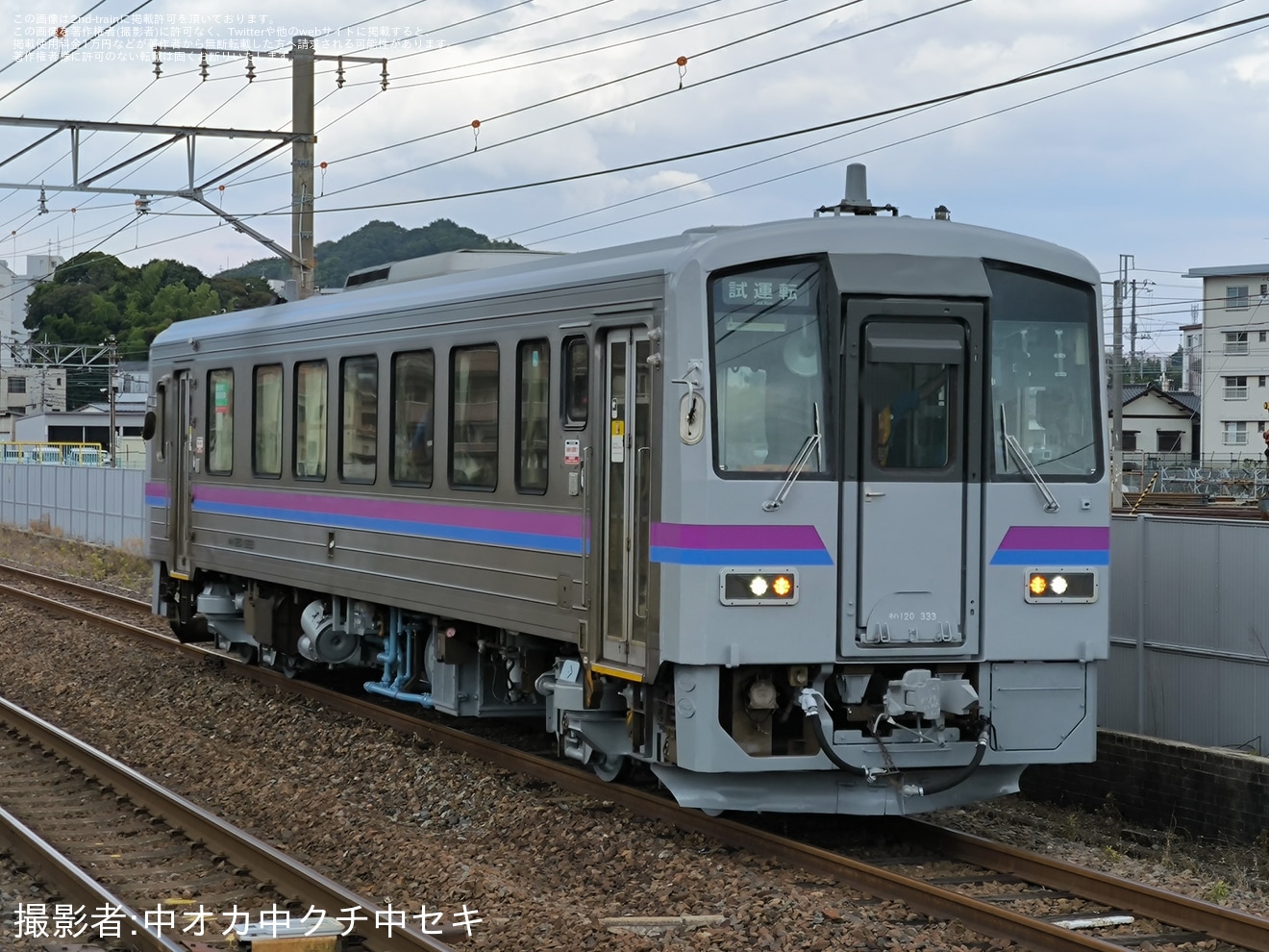 【JR西】キハ120-333下関総合車両所本所出場構内試運転の拡大写真