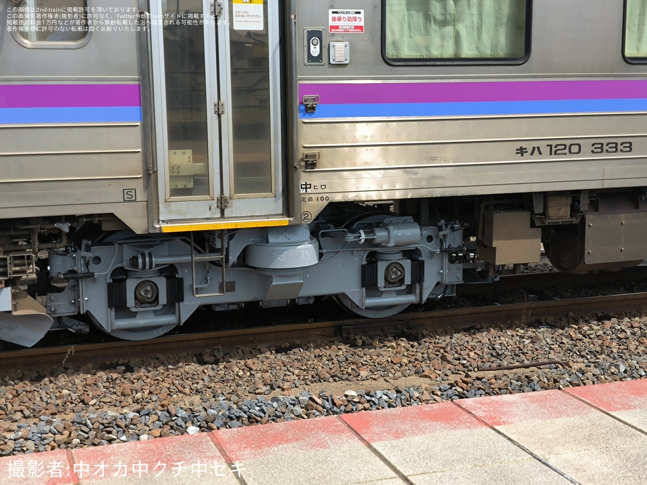 【JR西】キハ120-333下関総合車両所本所出場構内試運転の拡大写真