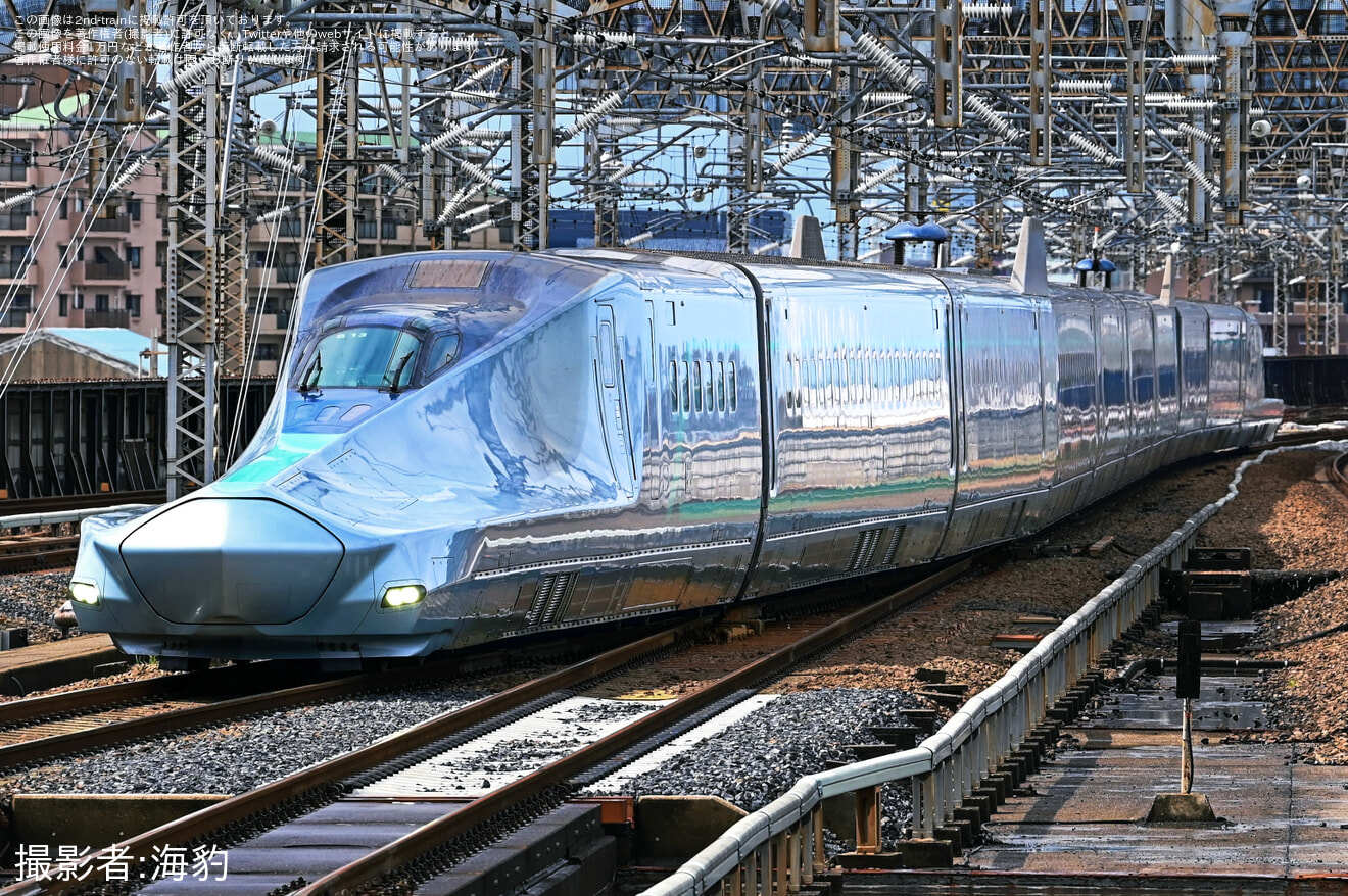 【JR東】E956形S13編成「ALFA-X」東北新幹線試運転で大宮駅15番線への拡大写真