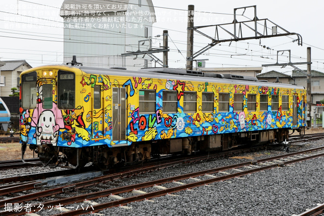 多度津工場で撮影された【JR四】キハ54-6 「しまんと開運汽車 スマイルえきちゃん号」が検査のため多度津工場入場