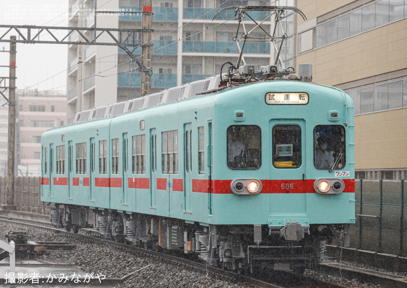 【西鉄】「アイスグリーン」復刻塗装となった600形606Fが検査を終え試運転の拡大写真