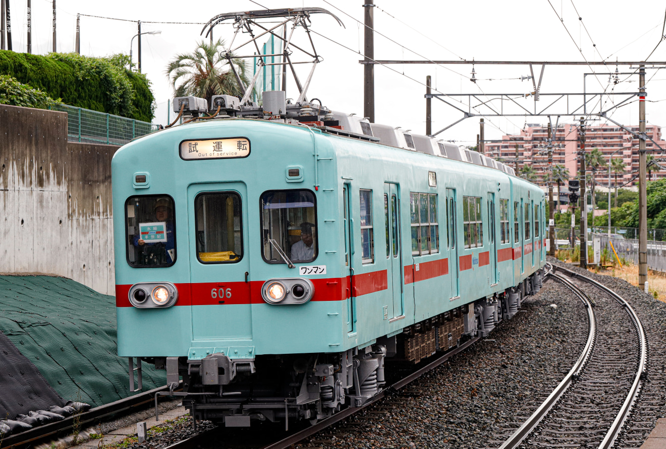 【西鉄】「アイスグリーン」復刻塗装となった600形606Fが検査を終え試運転の拡大写真