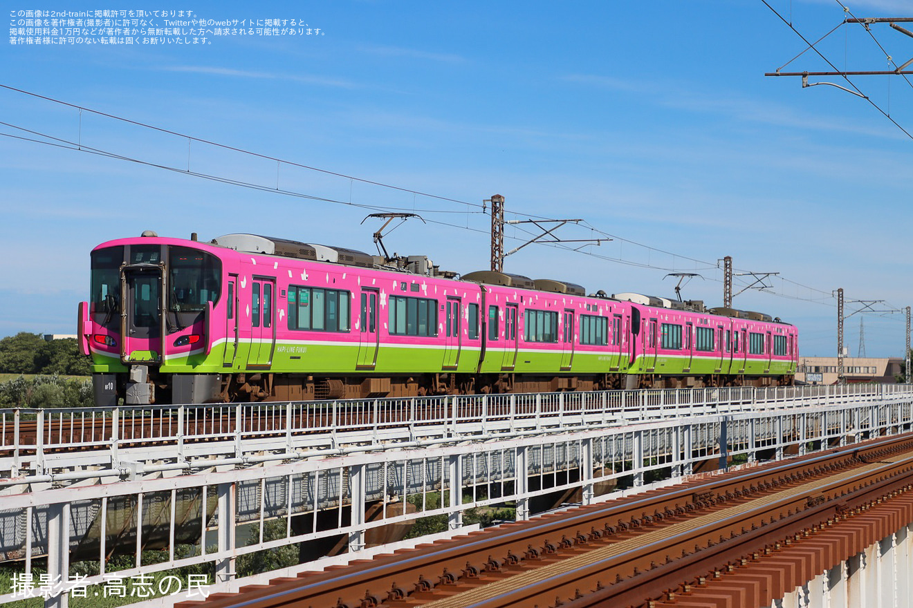 【ハピライン】ハピライン特別色の重連が運転の拡大写真