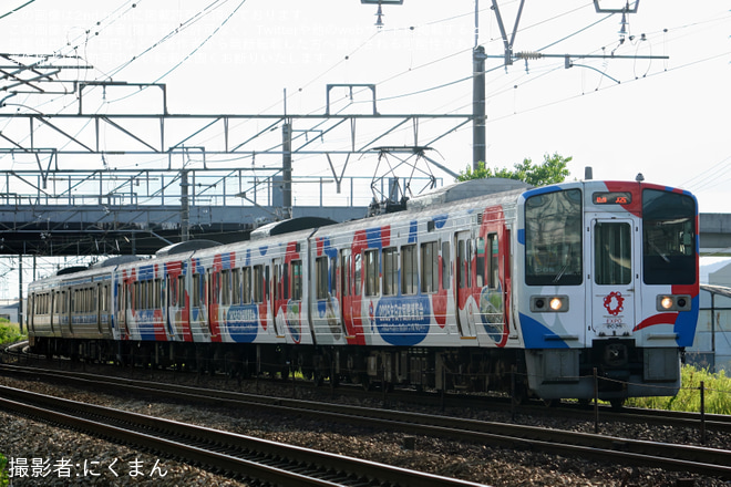 庭瀬～北長瀬間で撮影された【JR西】故障した213系を大阪関西万博ラッピングの213系が救援
