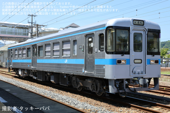 【JR四】1000形気動車1008号車が全般検査を終えて多度津工場出場を多度津駅で撮影した写真