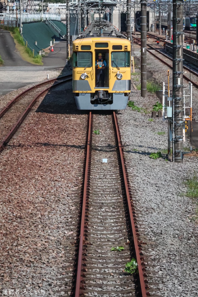 【西武】2000系2417F+2419Fが新101系263Fと連結を不明で撮影した写真