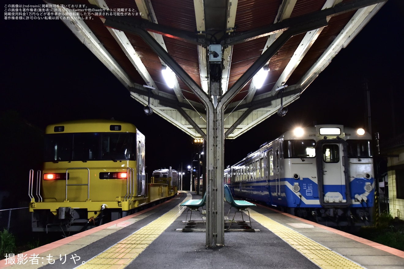 【JR四】定尺レール運搬車9000系が牟岐線初入線の拡大写真