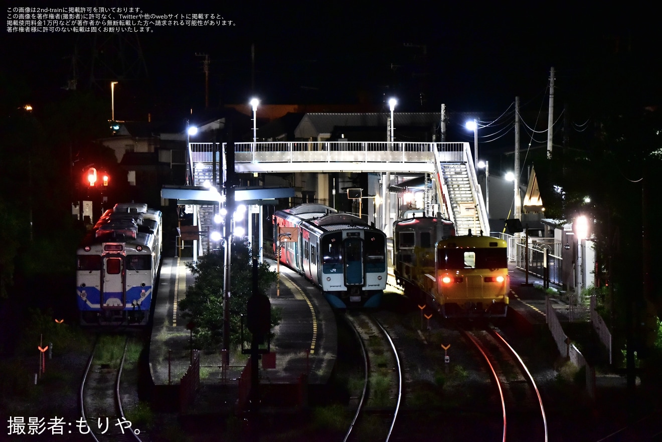【JR四】定尺レール運搬車9000系が牟岐線初入線の拡大写真