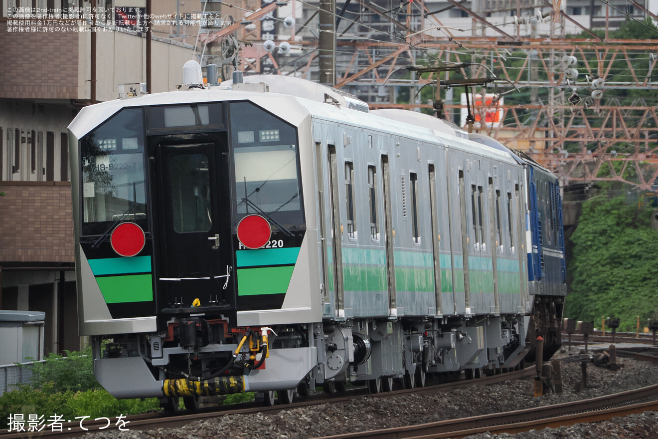 【JR東】HB-E220系2両(HB-E221-7+HB-E222-7)が甲種輸送の拡大写真