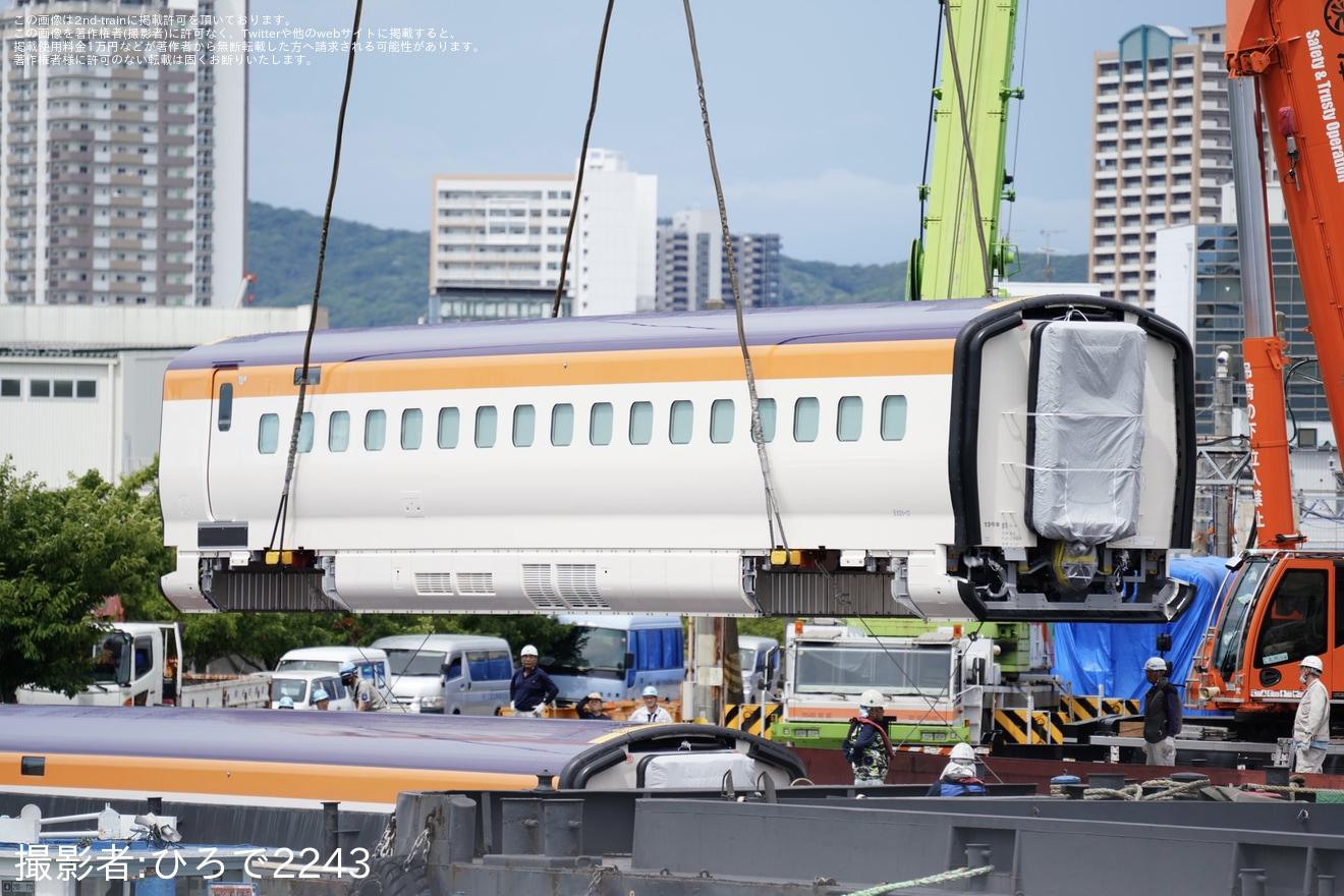 【JR東】E8系G13編成が船積みの拡大写真
