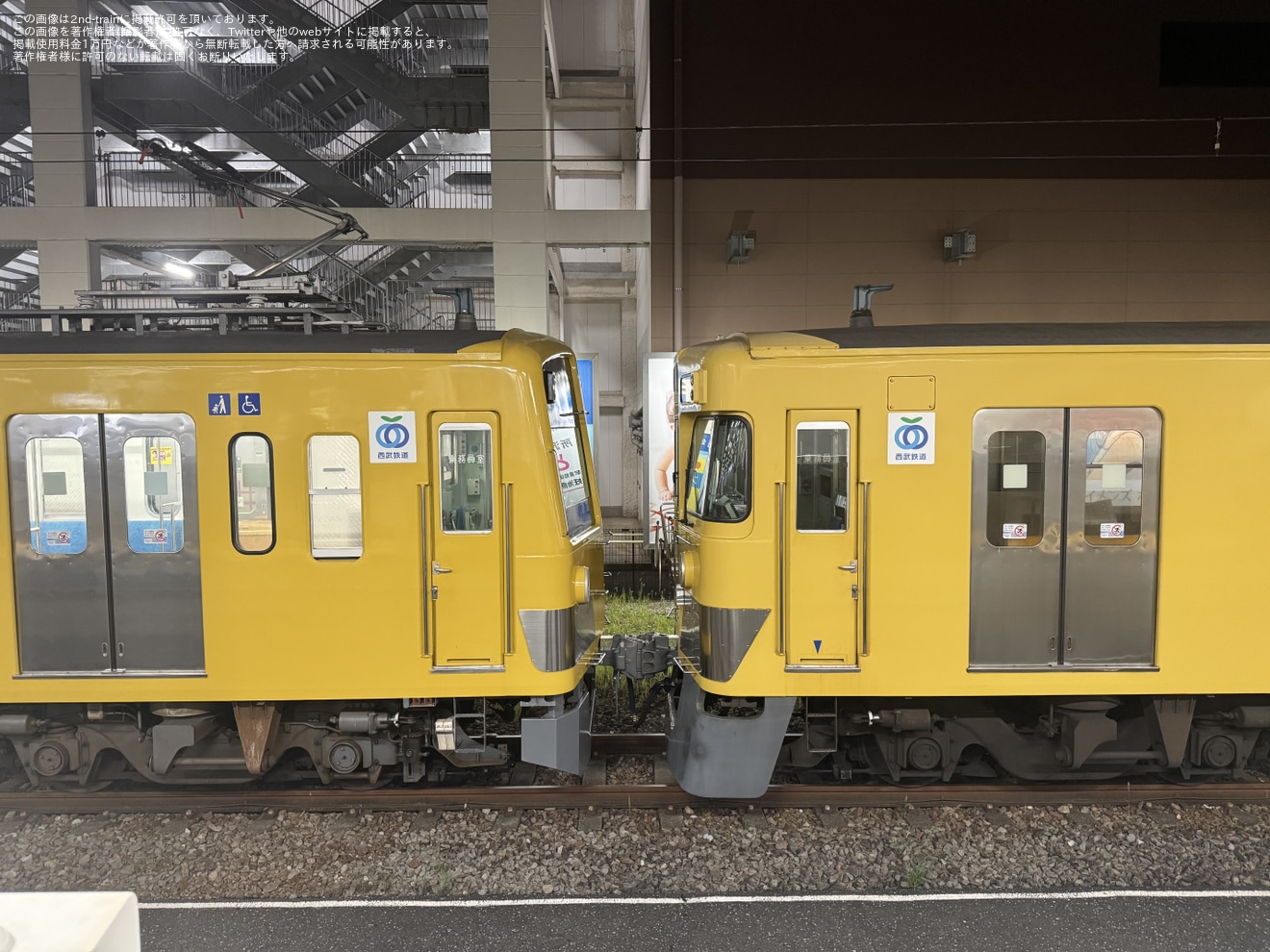 【西武】2000系2417F+2419F甲種輸送のため所沢へ搬出の拡大写真