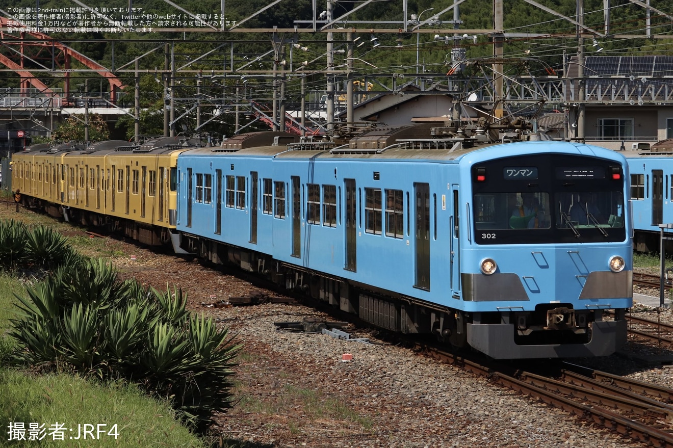 【近江】西武鉄道旧2000系2417F+2419Fが同じく元西武の300形により構内入換の拡大写真
