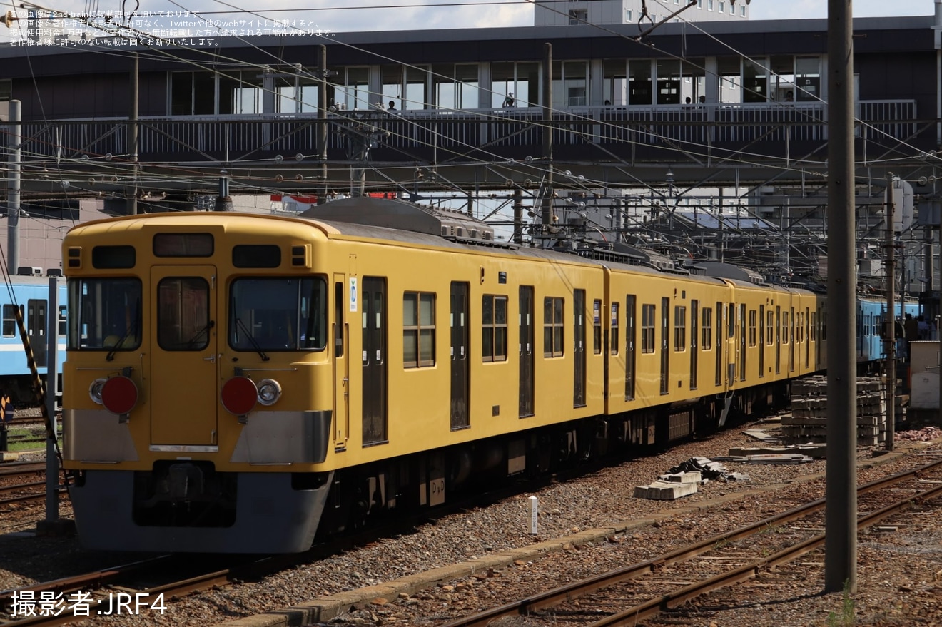【近江】西武鉄道旧2000系2417F+2419Fが同じく元西武の300形により構内入換の拡大写真
