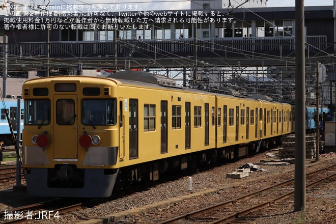 【近江】西武鉄道旧2000系2417F+2419Fが同じく元西武の300形により構内入換を不明で撮影した写真