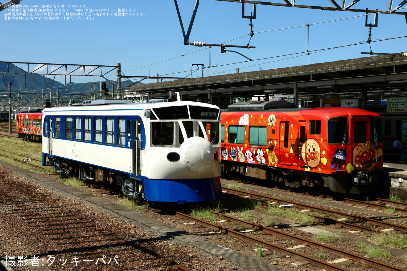 【JR四】キハ32形「鉄道ホビートレイン」が検査を終えて多度津工場出場の拡大写真