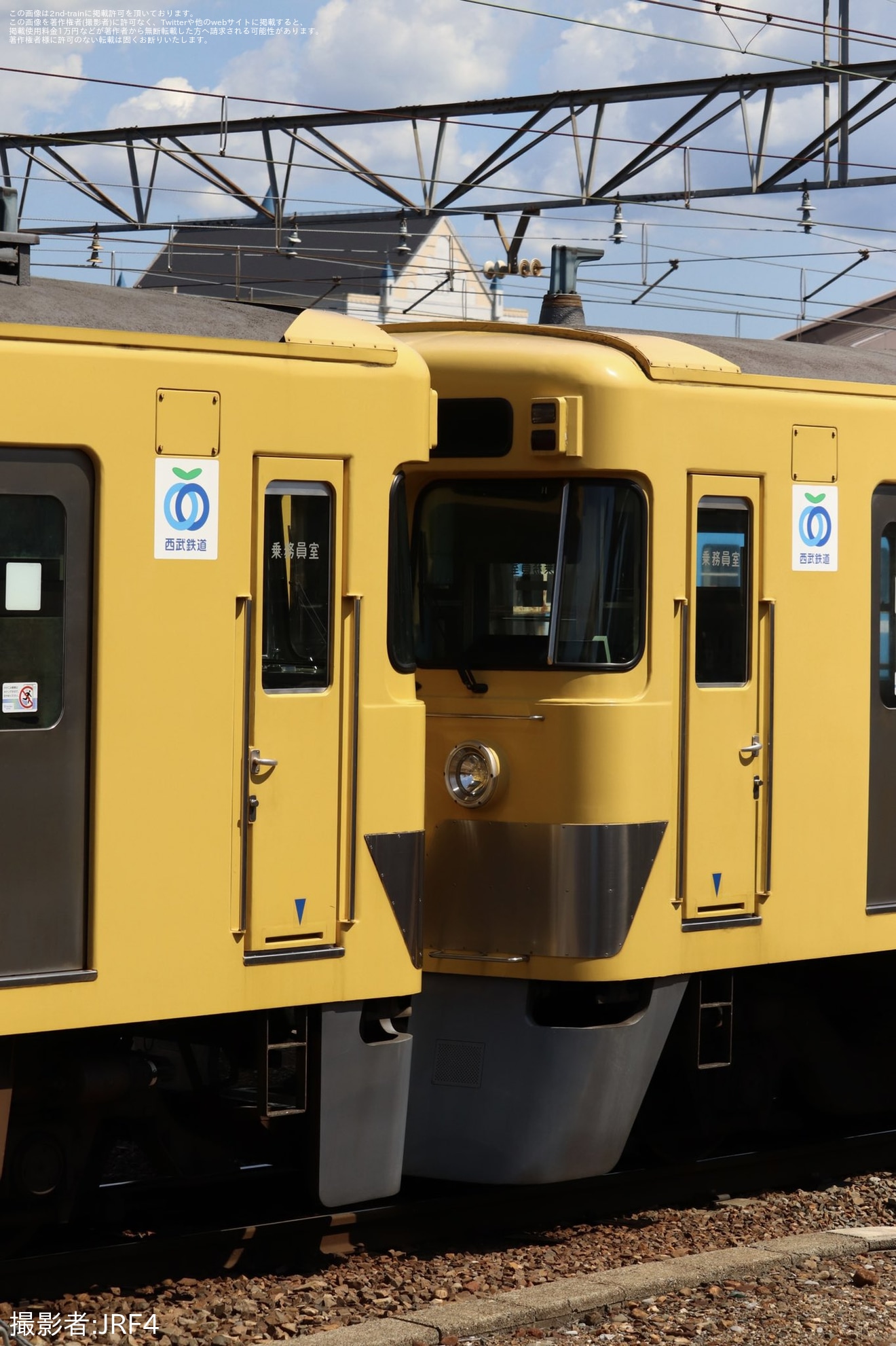 【近江】西武鉄道旧2000系2417F+2419Fが同じく元西武の300形により構内入換の拡大写真