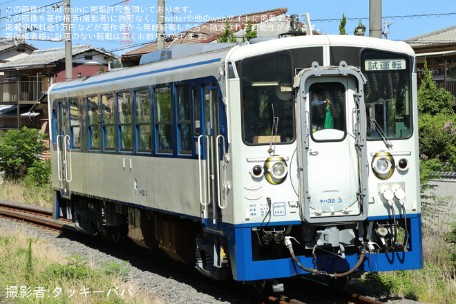 多度津工場構外側線で撮影された【JR四】キハ32形「鉄道ホビートレイン」が検査を終えて多度津工場出場