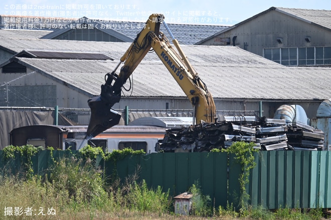 長野総合車両センター付近で撮影された【JR東】209系1000番台のうち最後まで残っていた2両が解体中