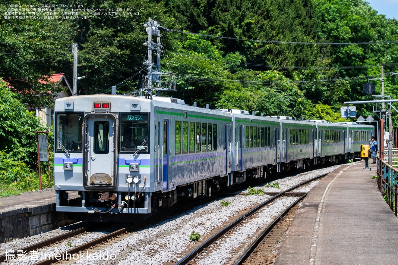 【JR北】函館港まつりの開催に伴う臨時列車の関係でキハ150形の5両が運転(2025)の拡大写真