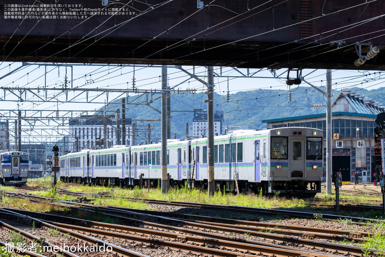 【JR北】函館港まつりの開催に伴う臨時列車の関係でキハ150形の5両が運転(2025)の拡大写真