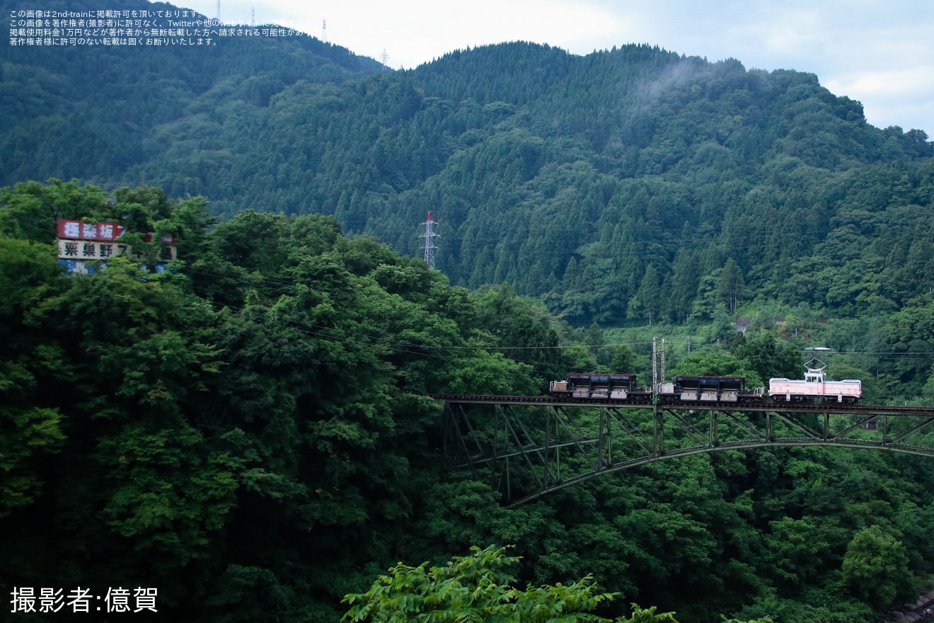 【地鉄】鉄道ファン有志によるデキ12020形のフォトランの拡大写真