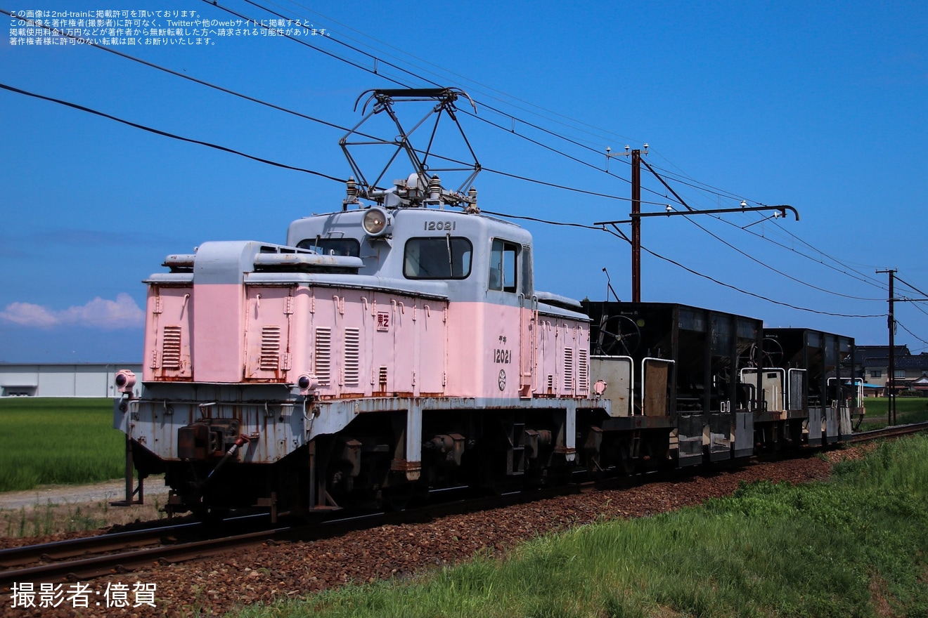【地鉄】鉄道ファン有志によるデキ12020形のフォトランの拡大写真
