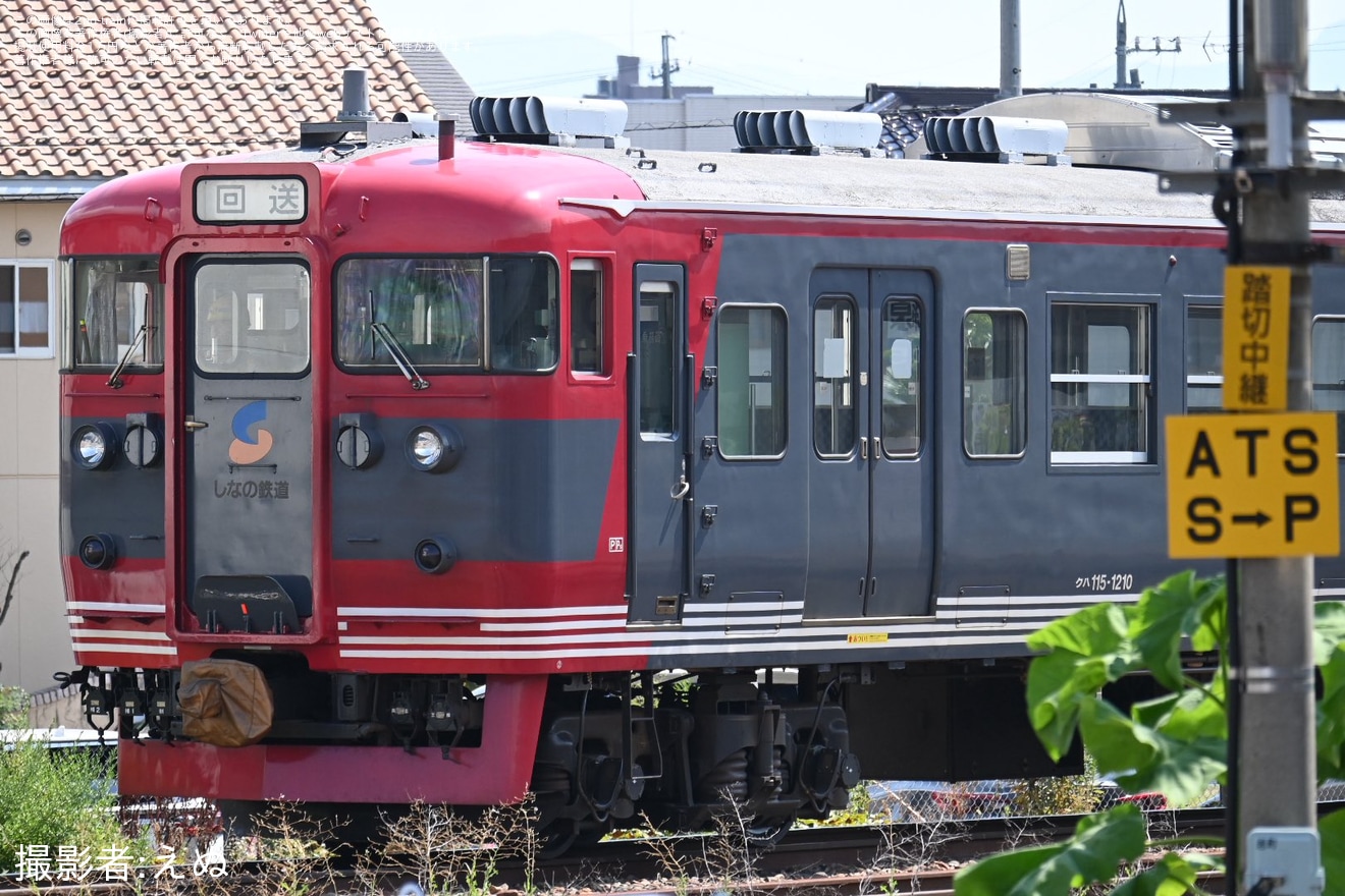 【しな鉄】115系S4編成+S10編成が長野総合車両センターの工場エリアへクモヤ143に牽引され移動の拡大写真