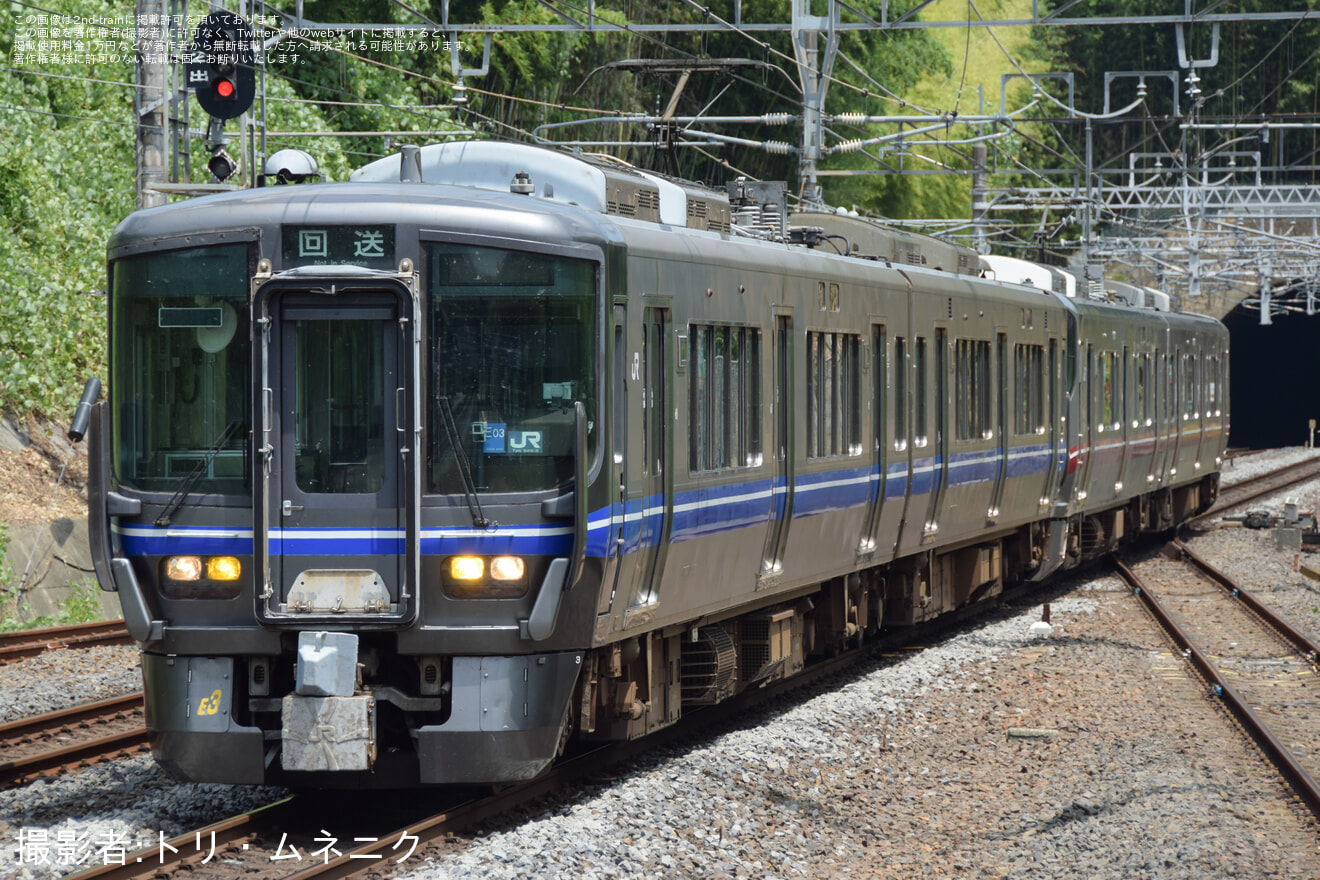 【JR西】521系U05編成吹田総合車両所本所入場回送の拡大写真