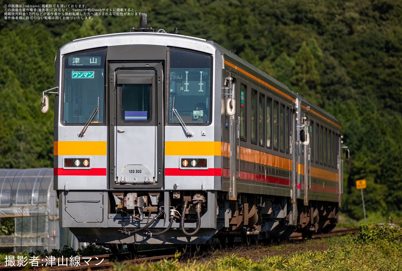 【JR西】転属したキハ120-303が津山線で運用中の拡大写真
