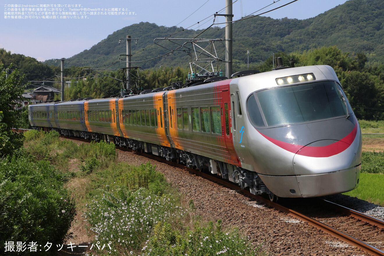 【JR四】8000系L4編成が検査を終えて多度津工場出場の拡大写真