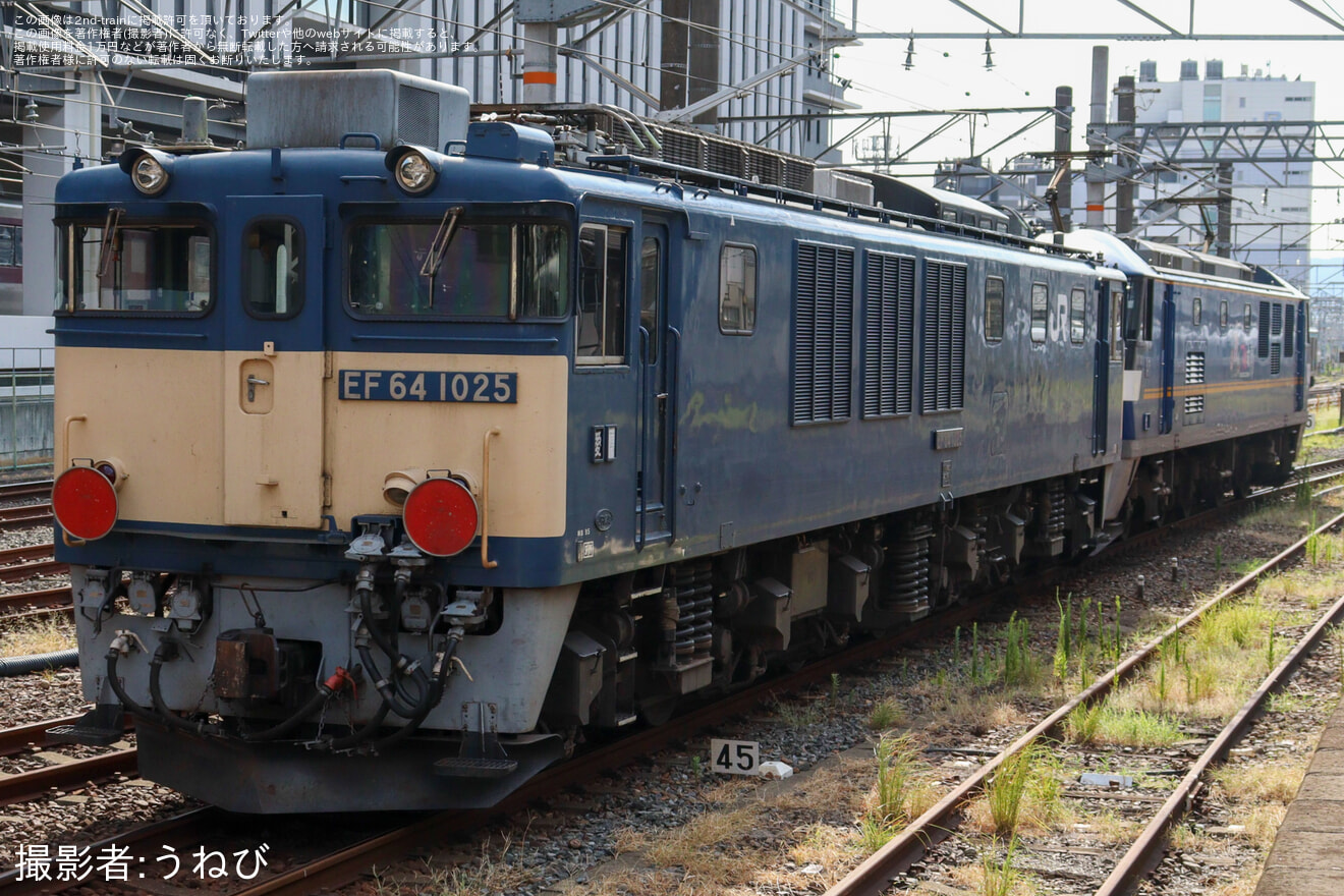 【JR貨】EF64-1025が8865レの次位無動力で吹田貨物ターミナルへの拡大写真