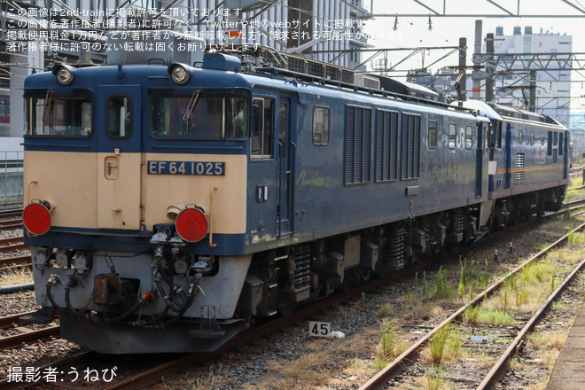 京都駅で撮影された【JR貨】EF64-1025が8865レの次位無動力で吹田貨物ターミナルへ
