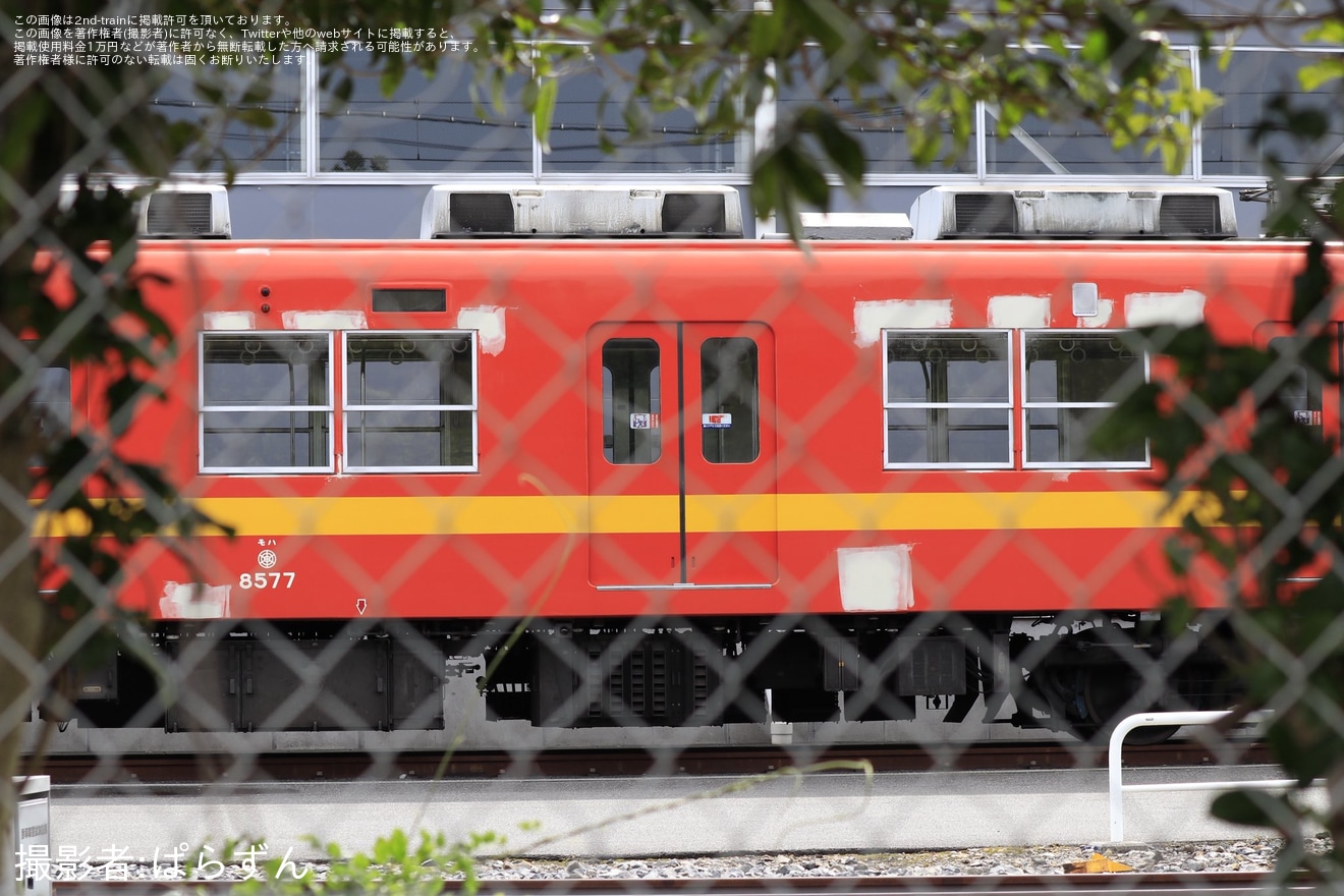 【東武】8000系8500型8577Fが車体補修をしている様子が目撃の拡大写真