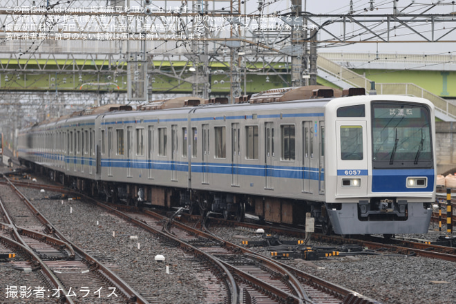 小手指駅で撮影された【西武】6050系6157F 武蔵丘車両検修場出場試運転
