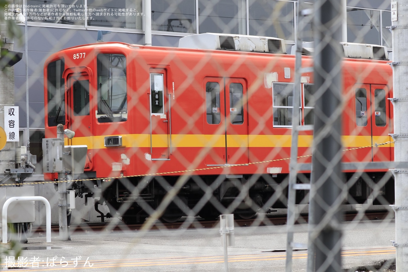 【東武】8000系8500型8577Fが車体補修をしている様子が目撃の拡大写真