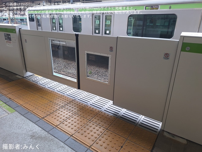 を東神奈川駅で撮影した写真
