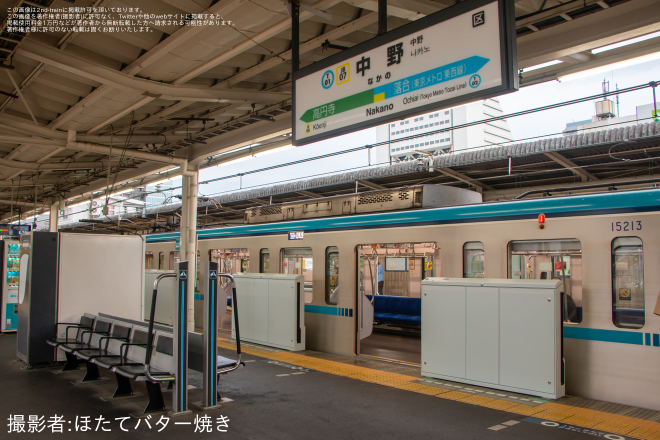 【メトロ】中野駅4番線にホームドアが設置の拡大写真